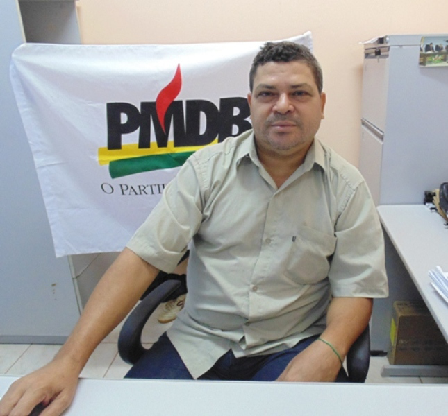 PRESIDENTE DA CÂMARA QUER DESOBSTRUÇÃO DE RUAS E SERVIÇOS DE ATERRO EM ESTRADA