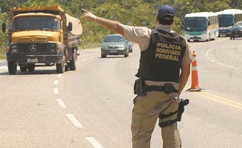 Carreta que se envolveu em acidente com ônibus é localizada pela PRF