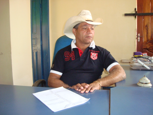 SEMOSP LIMPA RUA E REABRE TRÁFEGO NO LOCAL