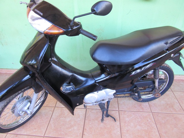 PF apreende motocicleta com chassi raspado e placa de outra moto.