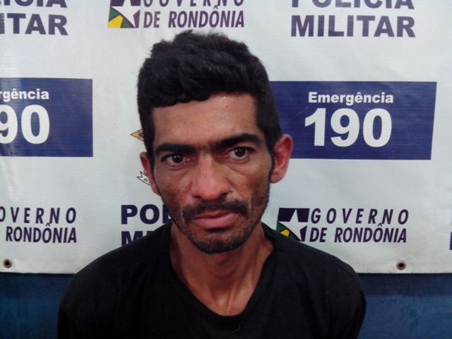Ladrão é flagrado furtando objetos de estabelecimento comercial e é preso