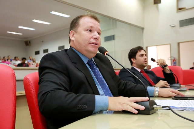 Dr. Neidson indica regularização fundiária e melhorias em estradas