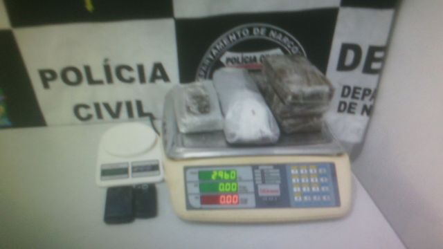 Estudante é presa com aproximadamente três quilos de maconha após denúncia anônima