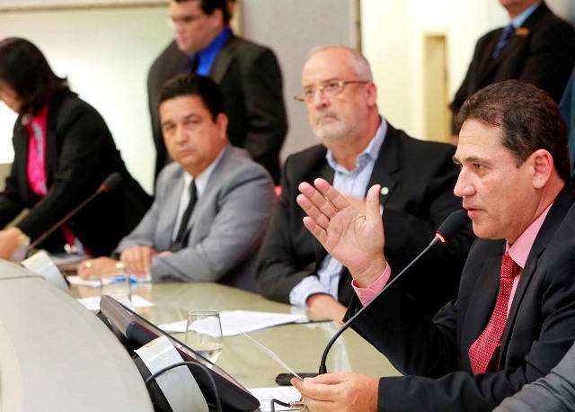 Em sessão na ALE, diretores da Eletronorte/Eletrobrás tentam, mas não conseguem explicar motivos dos apagões