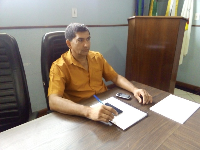 VEREADOR SGT CLEB SOLICITA A DEPUTADO MÁQUINA PC PARA GUAJARÁ