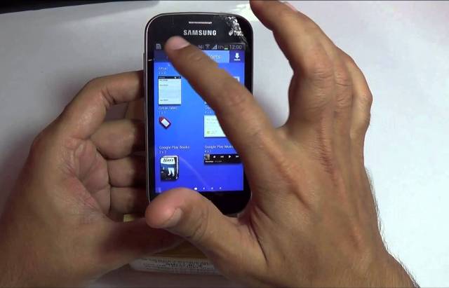 DUPLA UTILIZA FACA PARA ROUBAR CELULAR DE MULHER EM VIA PÚBLICA.