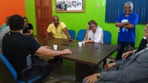 PREFEITO, VEREADORES E SERVIDORES REÚNEM PARA DISCUTIR GREVE DA EDUCAÇÃO