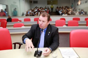 Dr. Neidson pede prorrogação de prazo para Comissão Especial