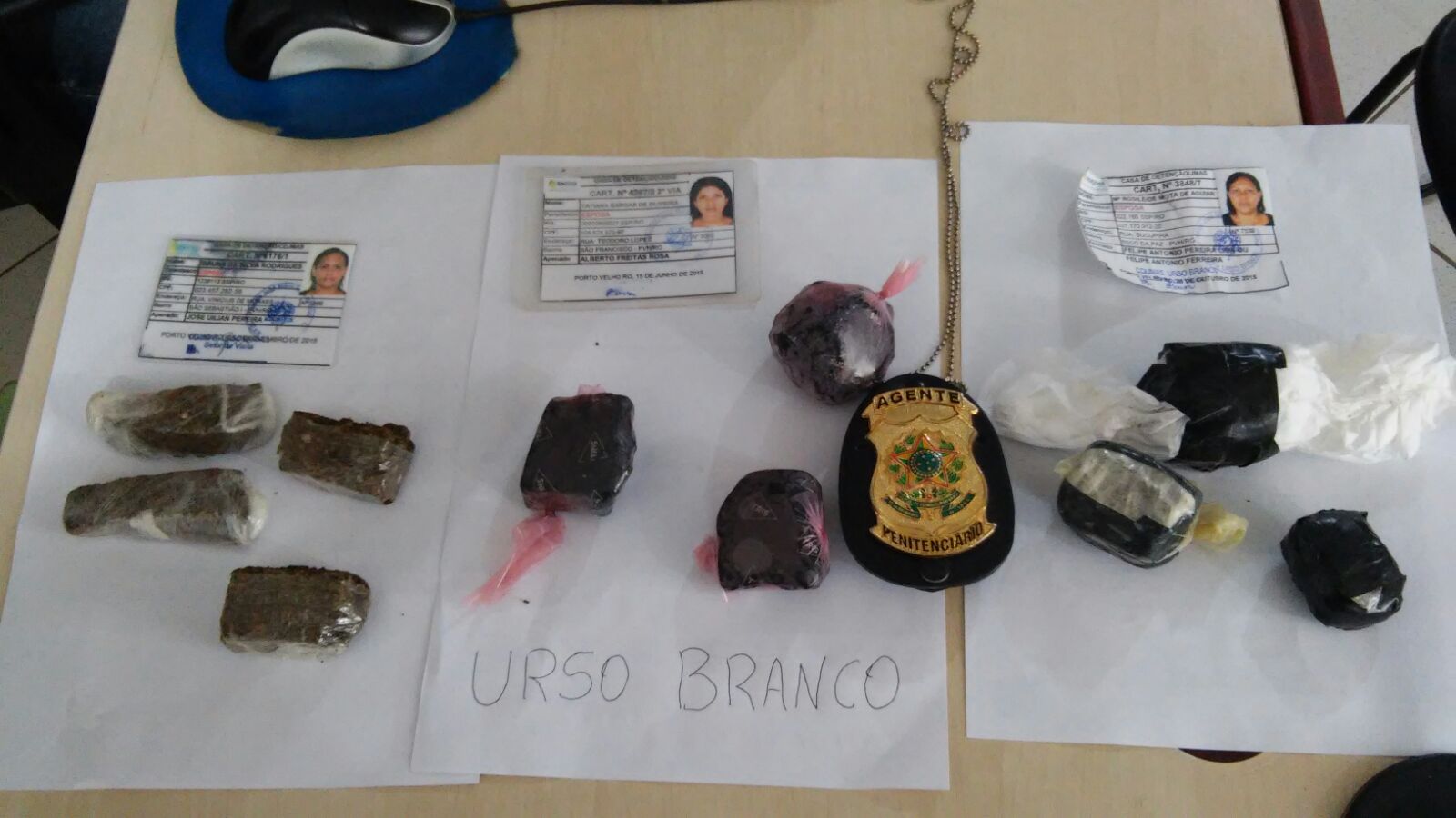 AGENTES PENITENCIÁRIOS FLAGRAM MULHERES TENTANDO ENTRAR COM DROGA EM PRESÍDIO.