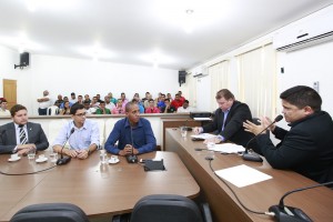DEPUTADOS INTERCEDEM POR SOCIOEDUCADORES DE GUAJARÁ-MIRIM