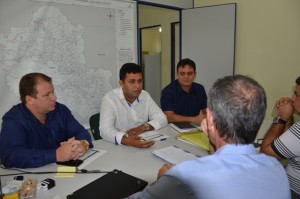 Neidson solicita da Eletrobrás a instalação de energia rural em Candeias e Nova Mamoré