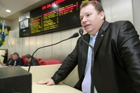 Médicos residentes, que já podem ter outro emprego, agradecem a Dr. Neidson