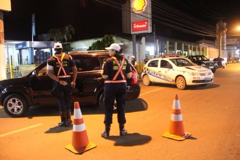 BLITZ - Tenente nega fazer bafômetro e vai presa por embriaguez ao volante