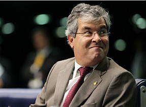 Vice presidente do Senado é gravado conspirando contra Lava Jato