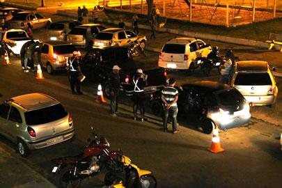 Policial militar é preso em blitz com moto roubada