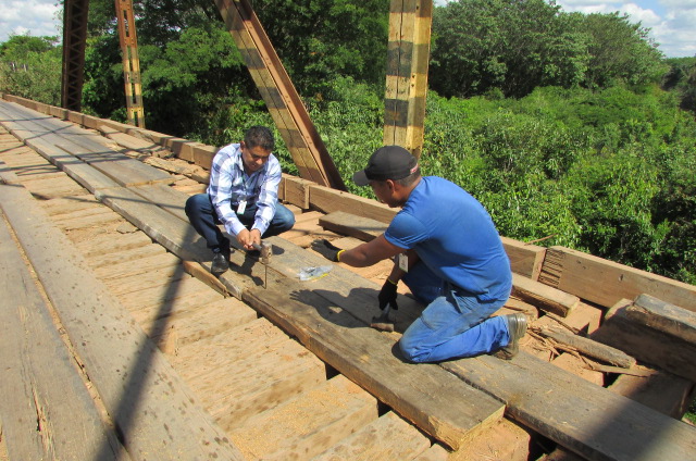 EMPRESA DE TRANSPORTE IPÉ E ALGUNS OPERARIOS RECUPERAM PONTE DO ARARAS.