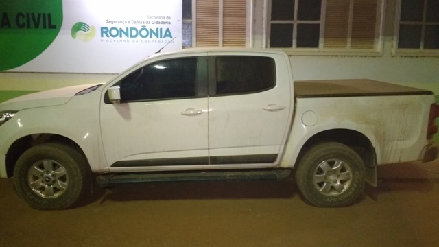 SEVIC flagra bolivianos com veiculo da Bahia em Porto Clandestino na Zona Rural de Guajará.