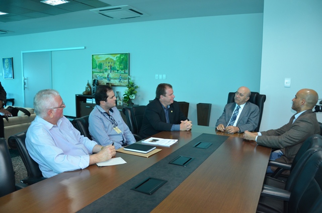 Dr. Neidson se reúne com governador e diretores do campus da Unir de Guajará