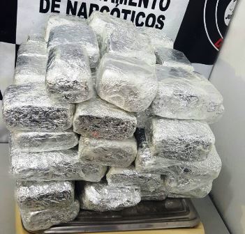 Adolescente é apreendida com 22 quilos de maconha em ônibus