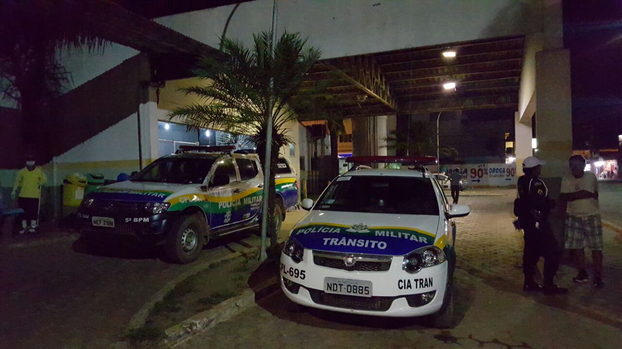 Homem mexe com mulher casada e acaba baleado