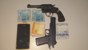 3ª CIA E 6º BPM CAPTURAM ASSALTANTES QUE ARMADOS ROUBARAM COMÉRCIO NA BR 425