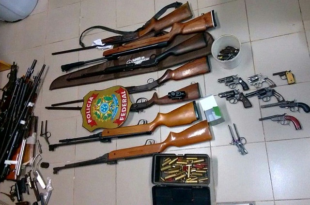 MORS  PF deflagra segunda fase da operação e aprende armamento