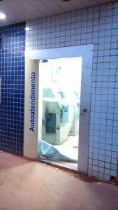 SEQUESTRO E TENTATIVA DE ROUBO A CAIXA ELETRONICO AO LADO DO QUARTEL DA PM EM GUAJARÁ