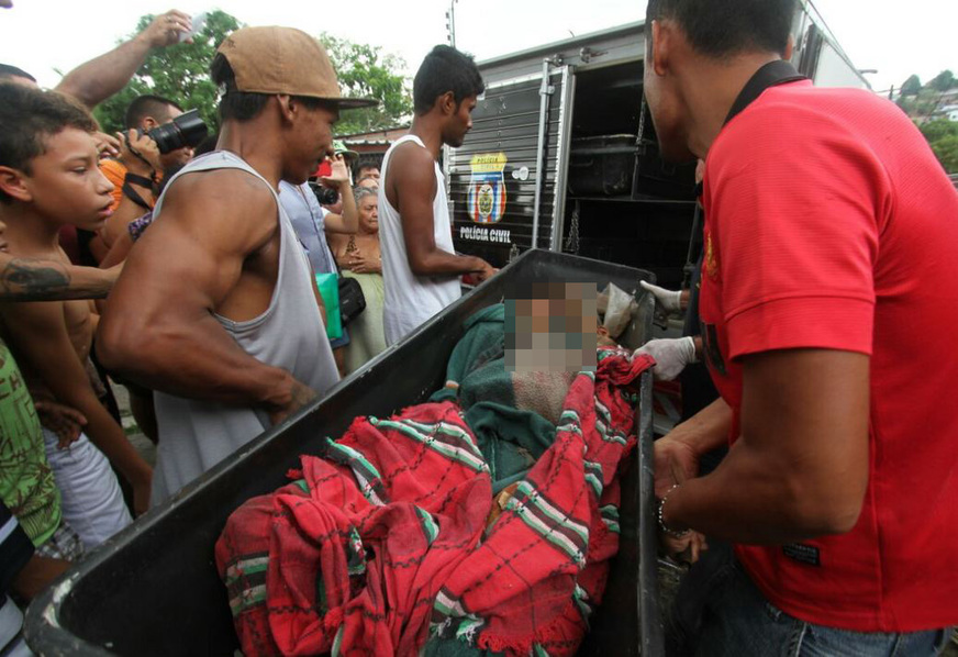 BÁRBARO - Corpo esquartejado é encontrado em sacos no bairro Tancredo Neves