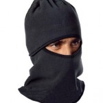 Assaltantes um com máscara tipo ninja roubam moto em Guajará.