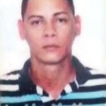 Foragido é preso em automóvel com pistola, luva e máscara de palhaço