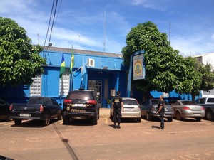 PF descobre beneficiário abastecendo veículo de luxo com Bolsa Família em Guajará.