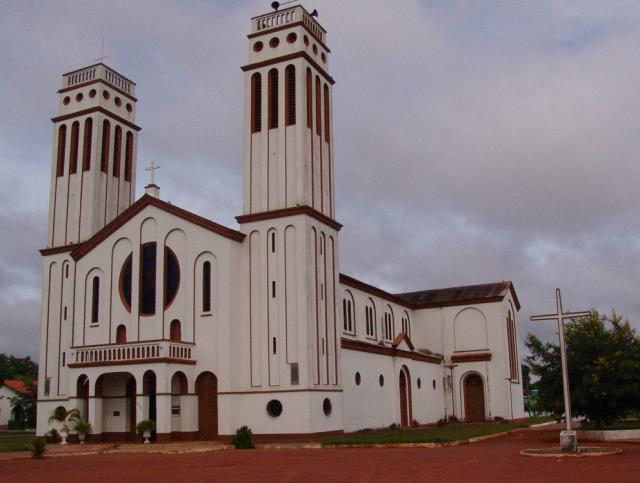 Homem é preso após invadir Catedral e furtar alimentos em Guajará-Mirim