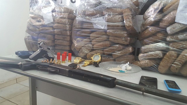 Denarc apreende 76 quilos de cocaína e prende caminhoneiro mula