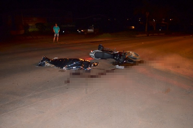 MOTOCICLISTA MORRE AO SE CHOCAR CONTRA PNEU DE CARRETA, NA BR 364