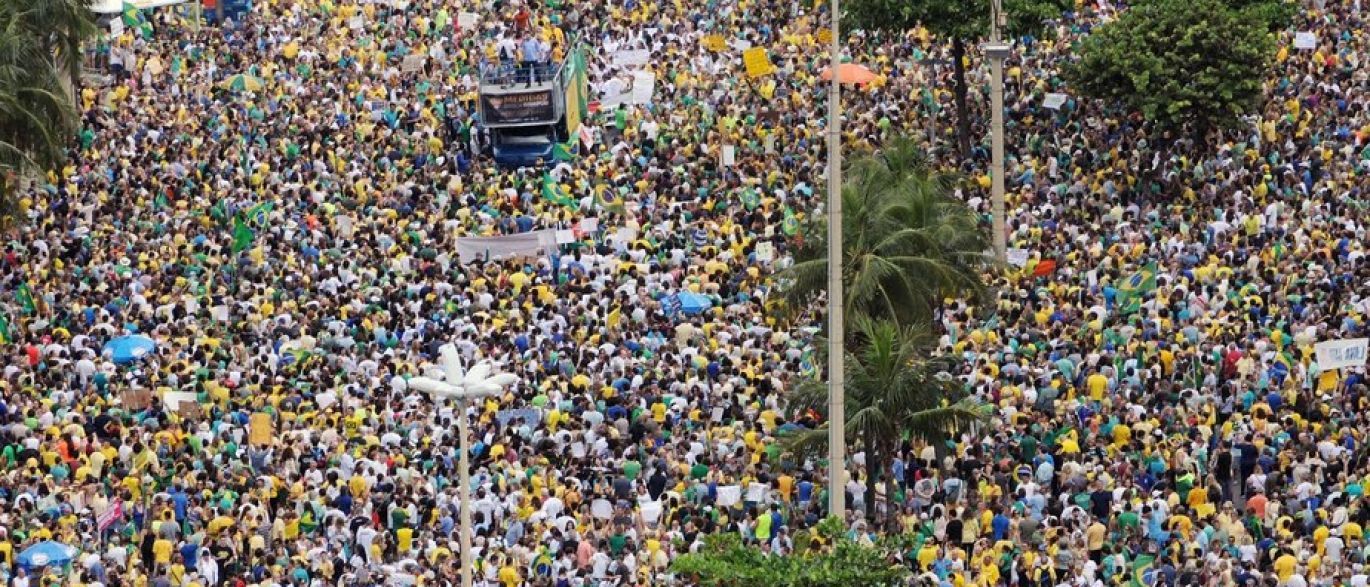 MANIFESTAÇÕES NO FINAL DE SEMANA LEVAM 487 MIL PESSOAS ÀS RUAS EM TODO O BRASIL