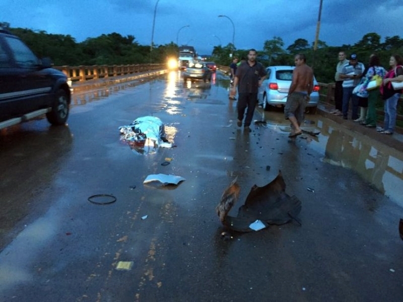 Dois morrem em acidente entre moto e carro na ponte do Rio Jaru