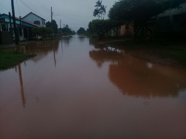 BAIRRO DE GUAJARÁ É QUASE TODO INUNDADO PELAS FORTES CHUVAS