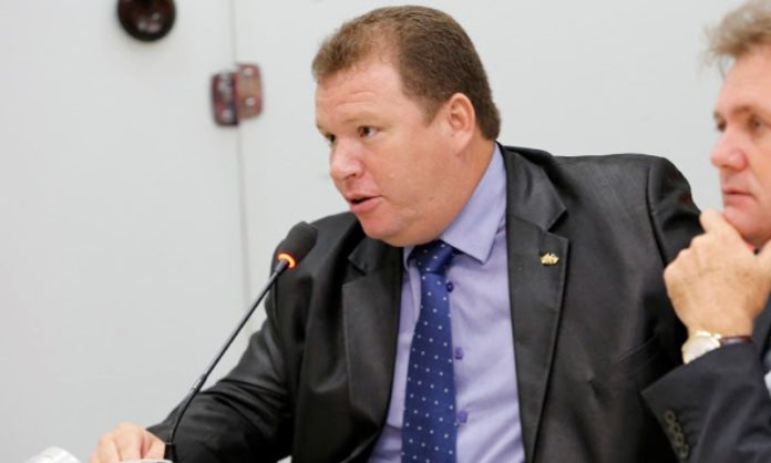 DEPUTADO DR. NEIDSON PEDE DUAS FARINHEIRAS PARA ALDEIAS INDÍGENAS