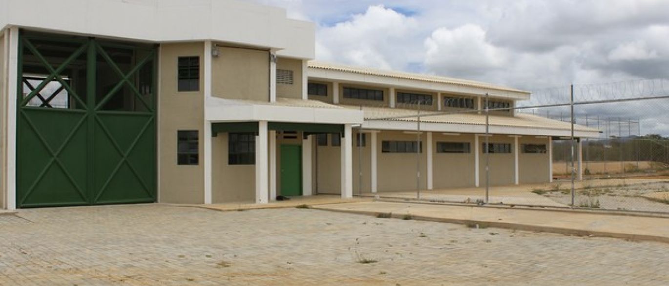 ESCAPARAM: DOIS PRESOS FOGEM DE PENITENCIÁRIA DE 