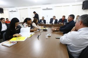DR. NEIDSON BUSCA ESCLARECIMENTO PARA FALTA DE TRANSPORTE DOS RIBEIRINHOS DE GUAJARÁ-MIRIM