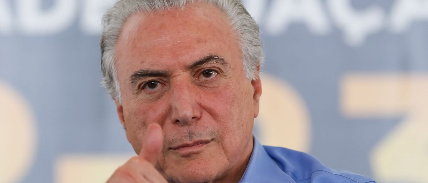 Suspensão de julgamento representa vitória dupla para Temer