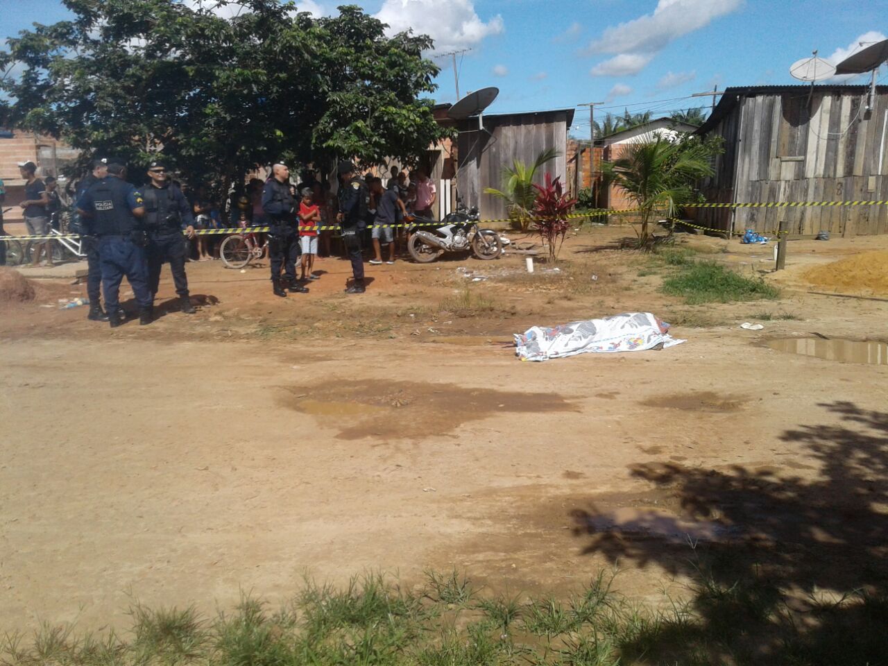 NA BALA - HOMEM É EXECUTADO EM BAIRRO DA CAPITAL
