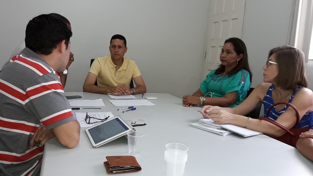 PREFEITO NO SÁBADO SE REUNIU COM SECRETÁRIA DE EDUCAÇÃO