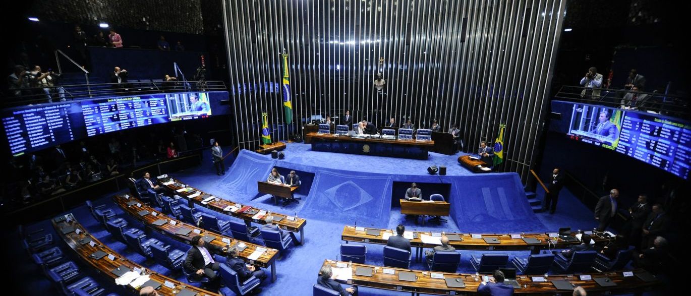 Senado aprova fim do foro privilegiado e texto vai a Plenário