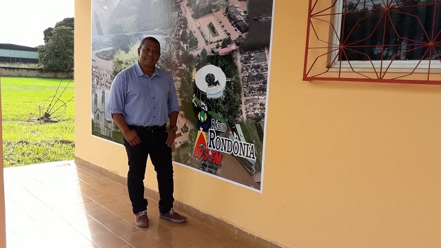 GERENTE DA RÁDIO RONDÔNIA FM 89,9 DÁ UM NOVO VISUAL PARA EMISSORA.