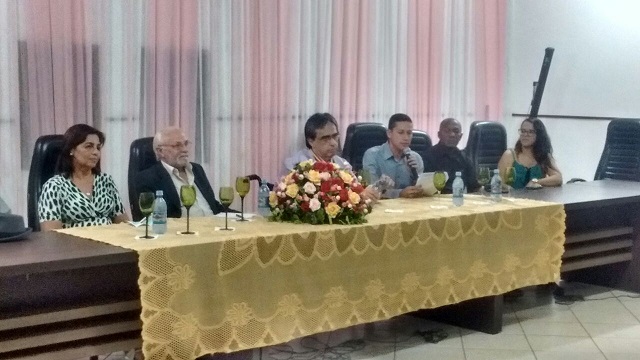 PREFEITO NORONHA PRESTIGIA LANÇAMENTO DE LIVRO INFANTIL