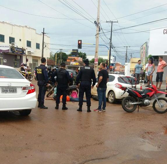 Padrasto e enteada são detidos após assalto e acidente na capital