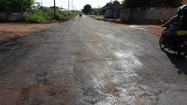 PREFEITURA FAZ OPERAÇÃO TAPA BURACOS NA ANTÔNIO CORREIA DA COSTA