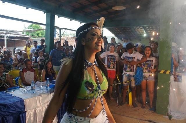 LEILANE FARIAS É COROADA A NOVA CUNHÂ PORANGA DO BOI MALHADINHO EM GUAJARÁ.