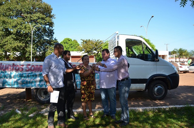 DR. NEIDSON PARTICIPA DE ENTREGA DE CAMINHÃO PARA A ASPROBOS EM GUAJARÁ-MIRIM
